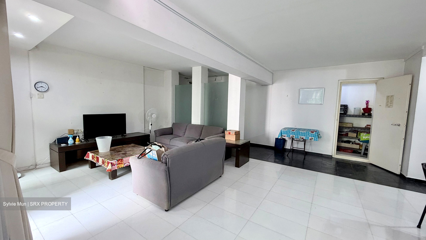 Sengkang East Way (Sengkang), HDB 3 Rooms #567203371